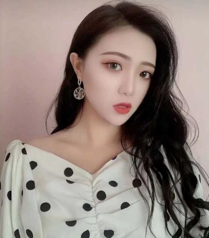 迷了鹿（兼职服装模特）